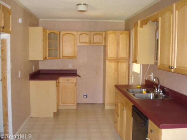 3048 Pleasant Ridge Road Summerfield, NC 27358 - Photo 4 of 11 Kitchen.