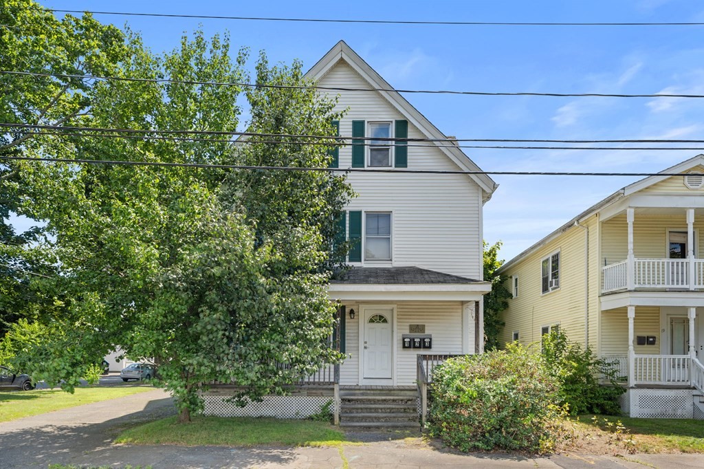 a view of house with a yard