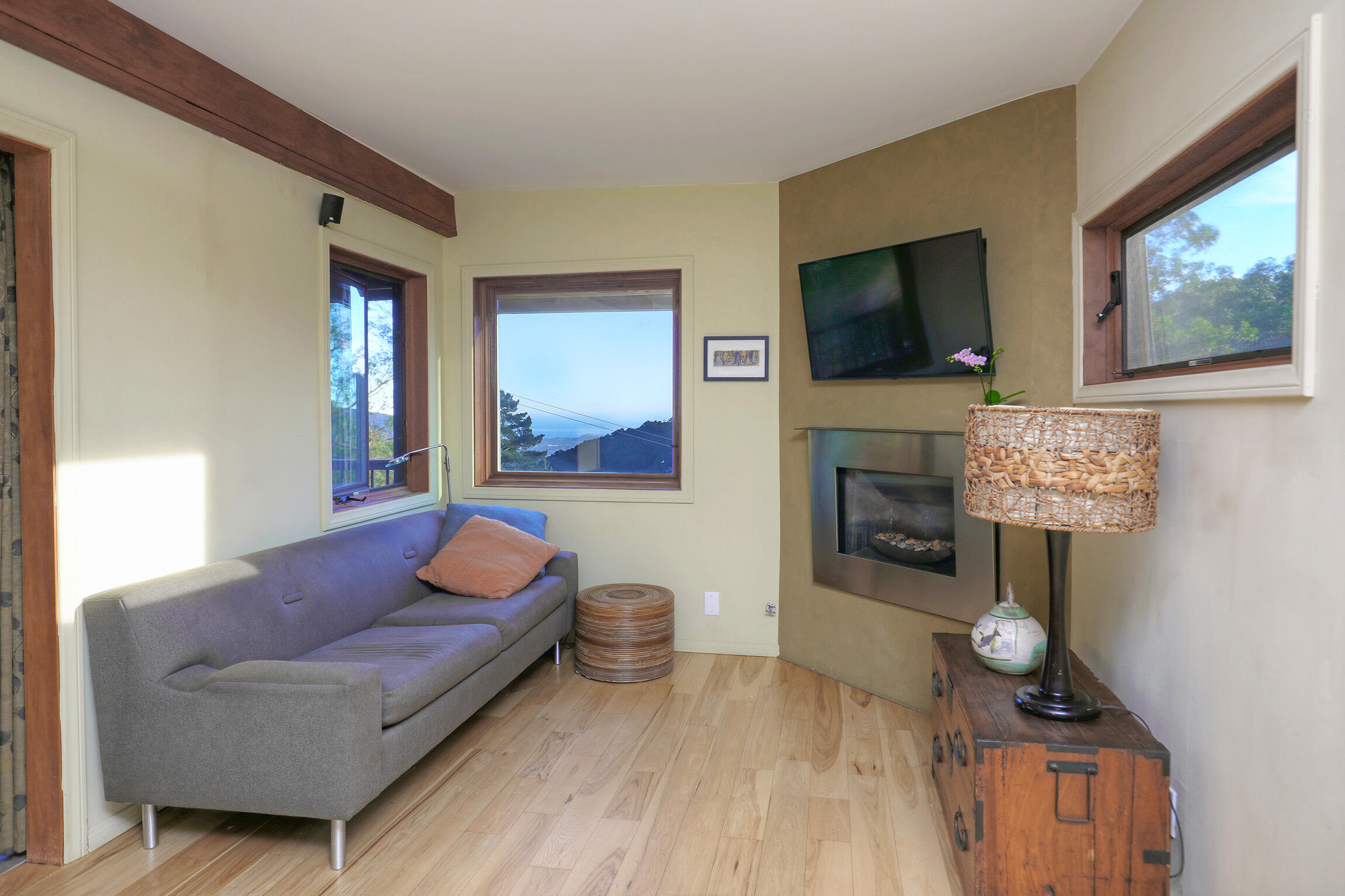 2924 San Marcos Pass Road Santa Barbara, CA 93105 - Photo 28 of 47 Downstairs Living room