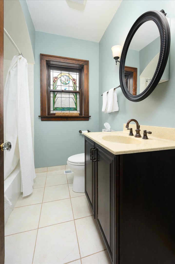 285 Nuttall Road Riverside, IL 60546 - Photo 11 of 27 a bathroom with a sink and a mirror