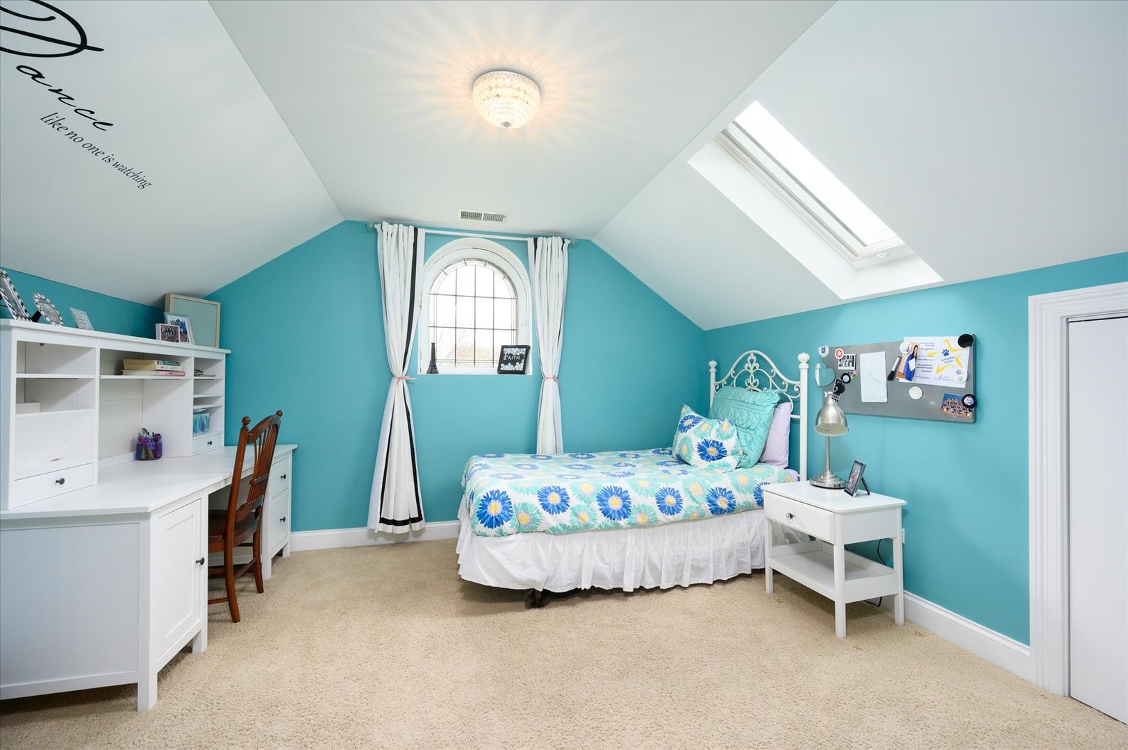285 Nuttall Road Riverside, IL 60546 - Photo 17 of 27 a bedroom with a bed and a table