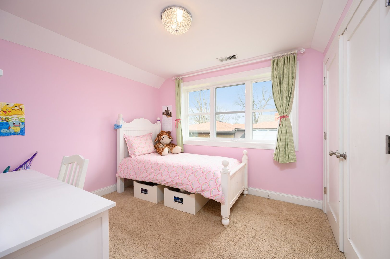 285 Nuttall Road Riverside, IL 60546 - Photo 18 of 27 a bedroom with a bed and a table