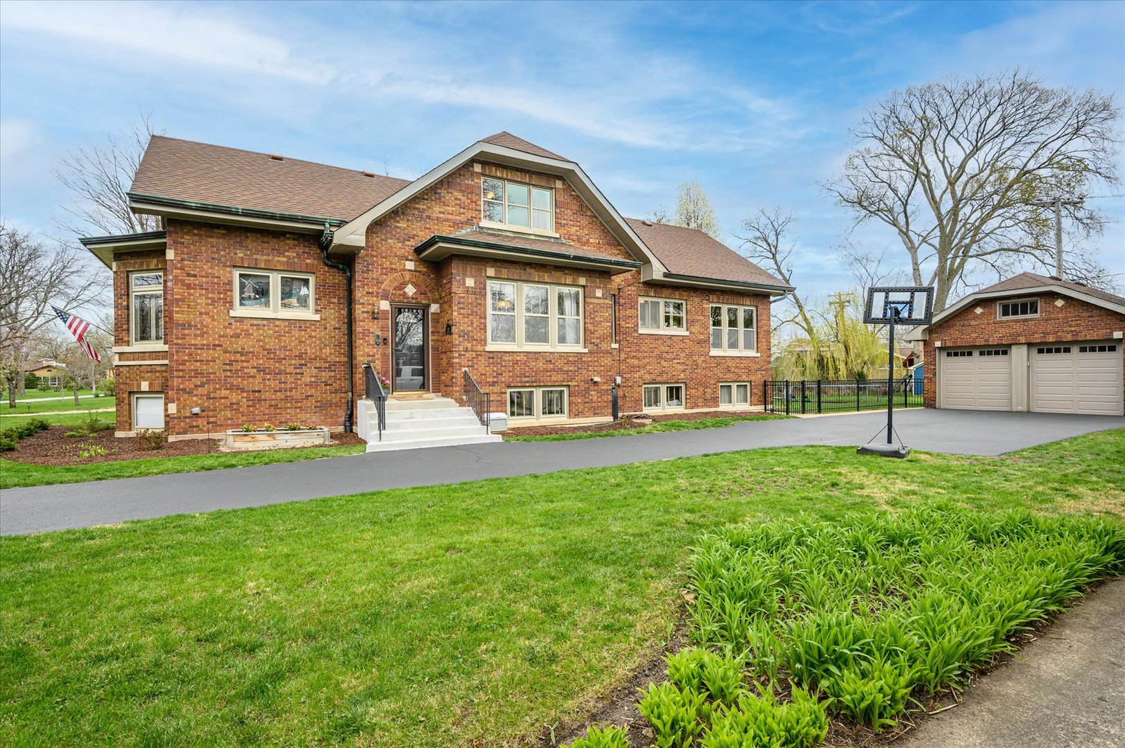 285 Nuttall Road Riverside, IL 60546 - Photo 2 of 27 a front view of a house with a yard