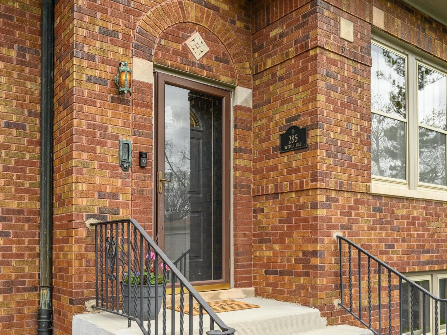 285 Nuttall Road Riverside, IL 60546 - Photo 3 of 27 a view of a brick wall