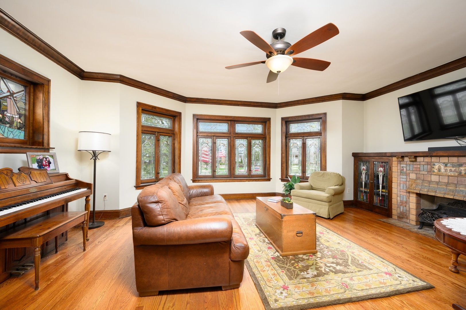 285 Nuttall Road Riverside, IL 60546 - Photo 4 of 27 a living room with furniture fireplace and a flat screen tv
