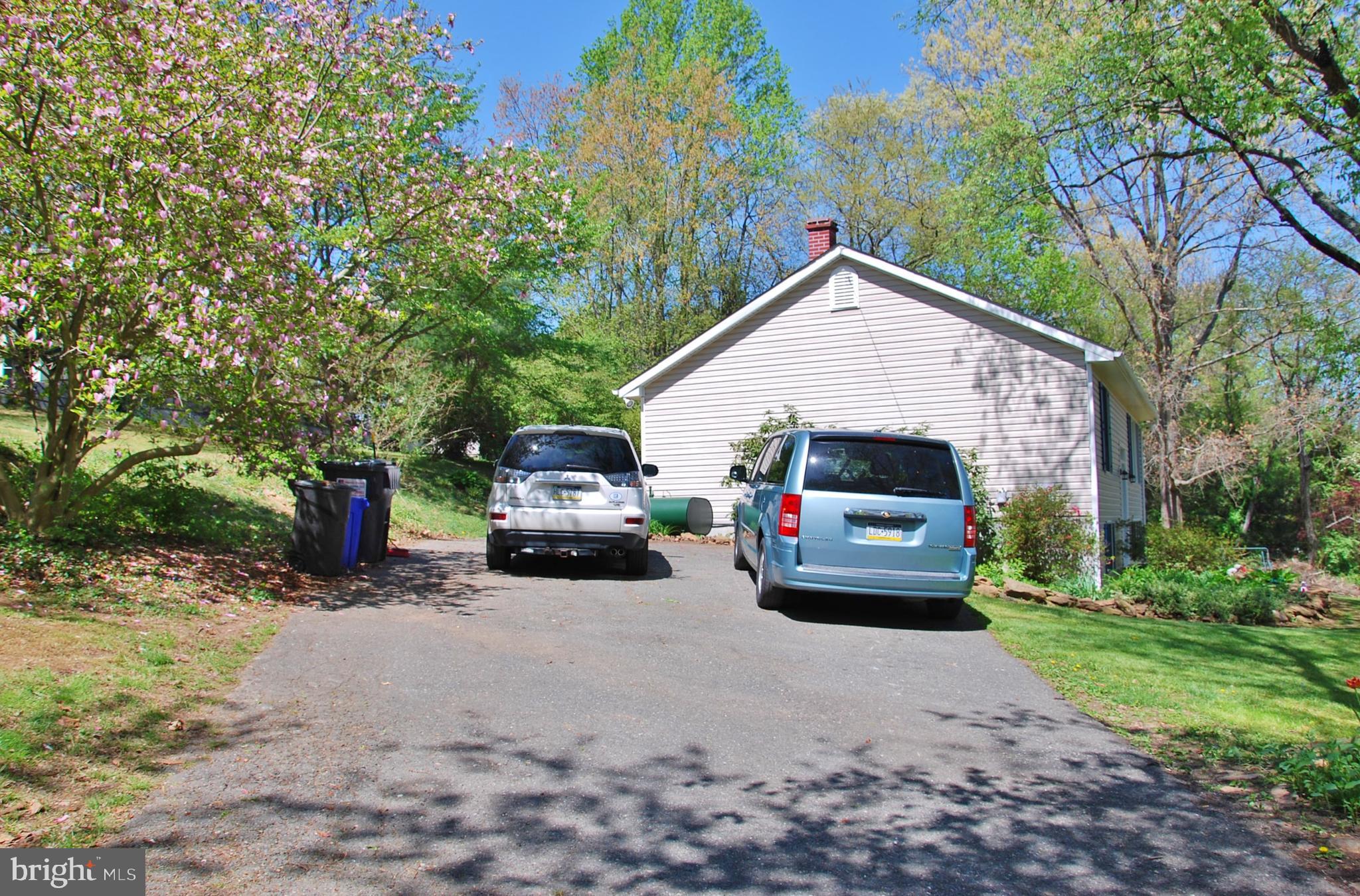 47 Hillview Road Airville, PA 17302 - Photo 3 of 55 Lots of parking.