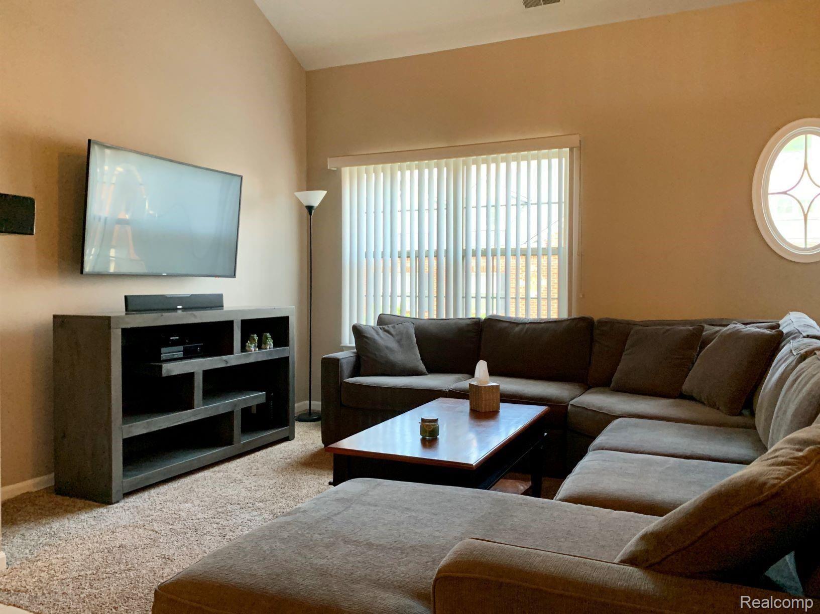 16996 Farmington Road Livonia, MI 48154 - Photo 6 of 30 6.JPG