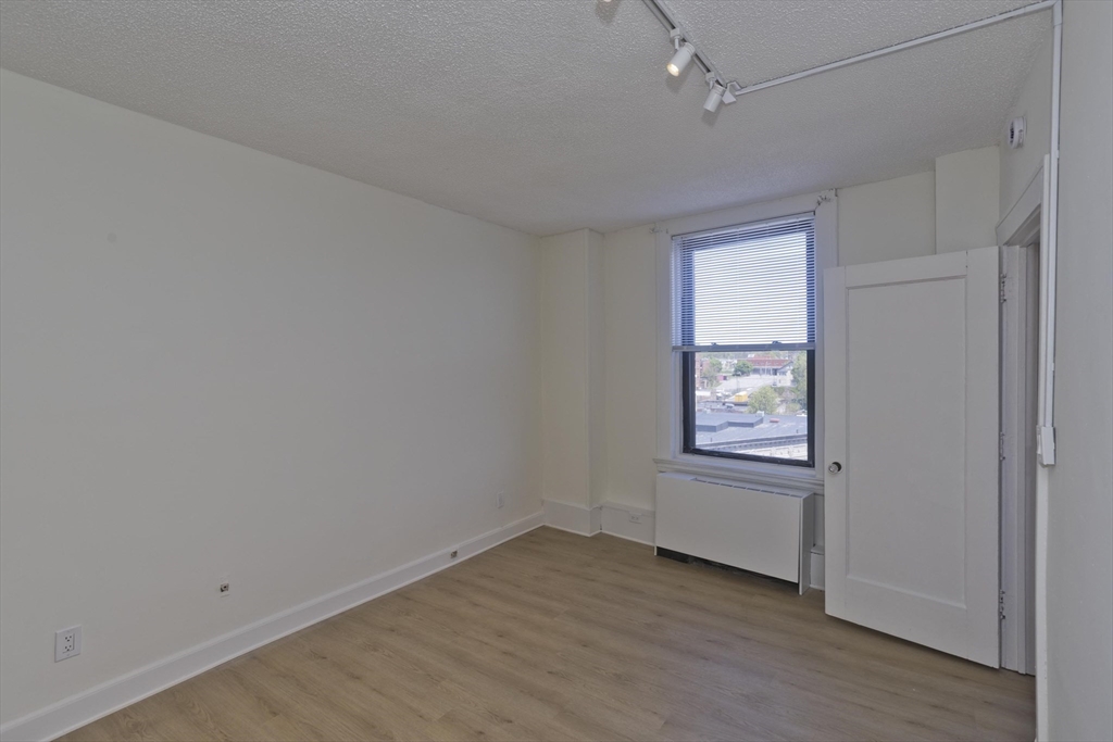140 Chestnut Street, Unit 404 Springfield, MA 01103 - Photo 10 of 15