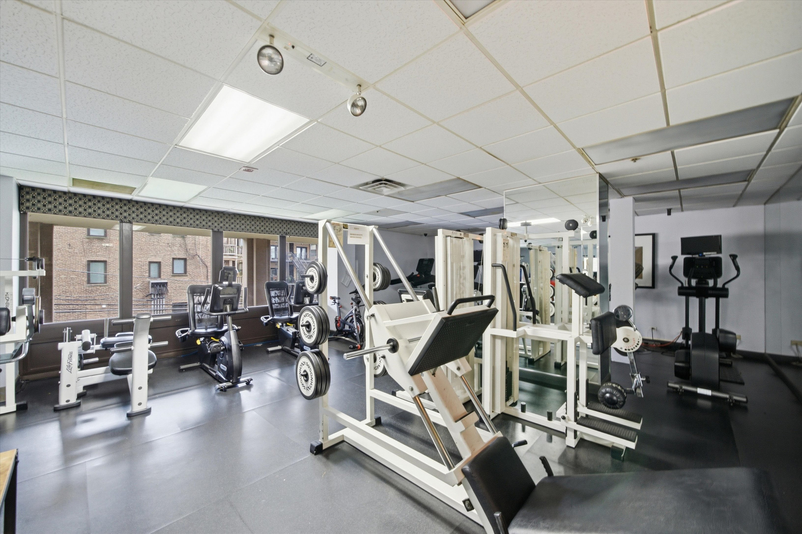 5320 North Sheridan Road, Unit 1607 Chicago, IL 60640 - Photo 22 of 27 Gallery Image 22
