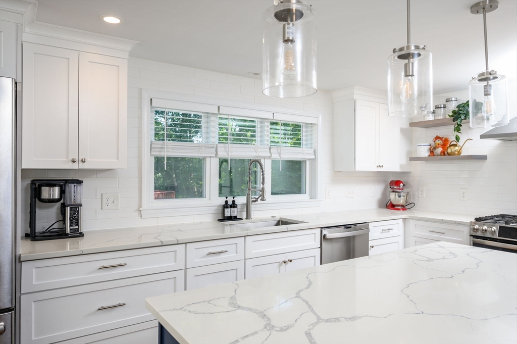 36 Audubon Road Milton, MA 02186 - Photo 5 of 41