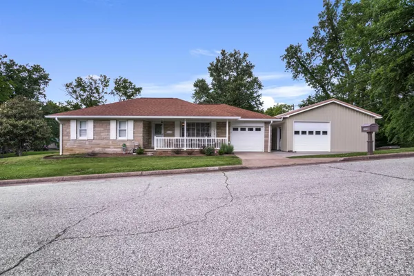 $284,900 | 2208 Franklin Street, Tell City, IN 47586