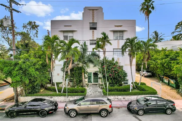 $2,268 | 4035 Meridian Avenue, Unit 306, Miami Beach, FL 33140