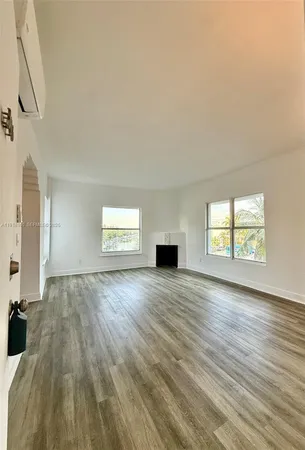 $2,268 | 4035 Meridian Avenue, Unit 306, Miami Beach, FL 33140