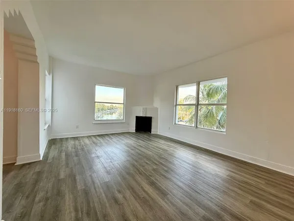 $2,268 | 4035 Meridian Avenue, Unit 306, Miami Beach, FL 33140