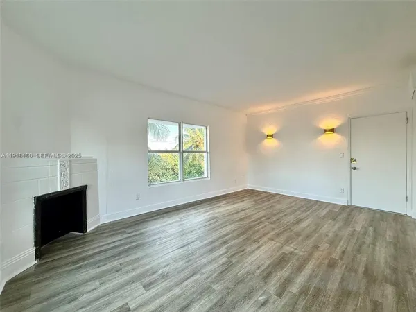 $2,268 | 4035 Meridian Avenue, Unit 306, Miami Beach, FL 33140