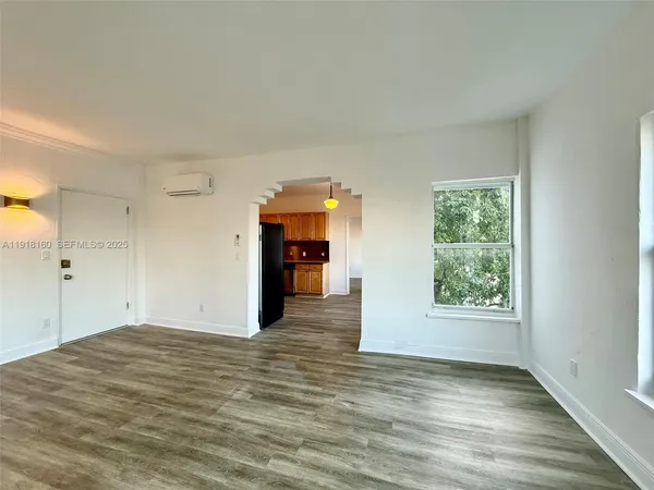 $2,268 | 4035 Meridian Avenue, Unit 306, Miami Beach, FL 33140