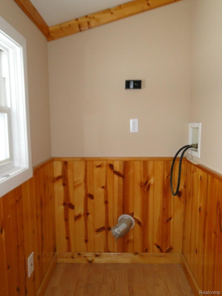 1064 Angle Road Lapeer, MI 48446 - Photo 16 of 28 Laundry Room