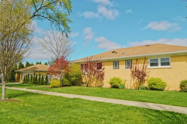 $479,000 | 8400 North Osceola Avenue, Niles, IL 60714