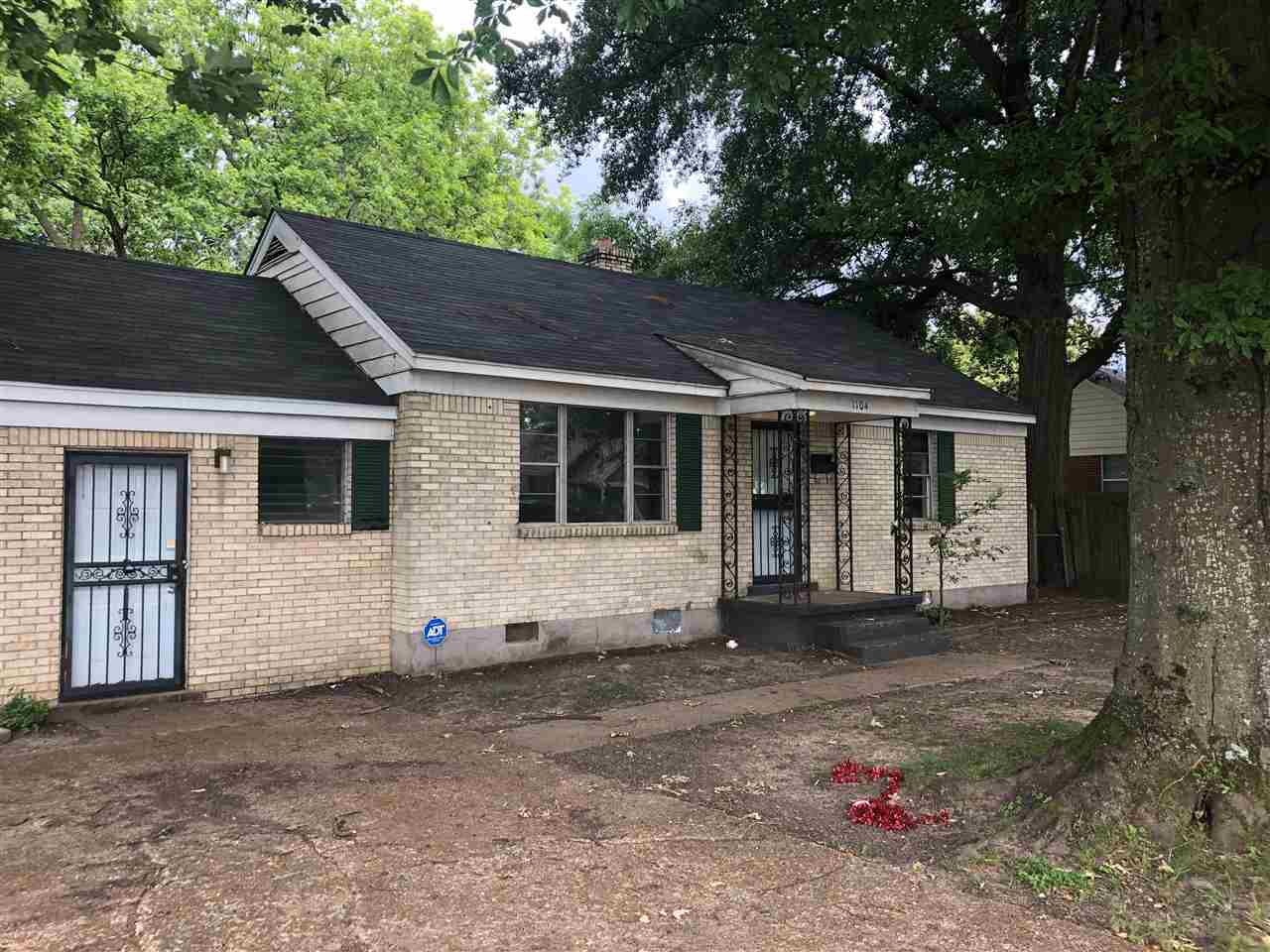 1104 Waring Road Memphis, TN 38122 - Photo 2 of 10