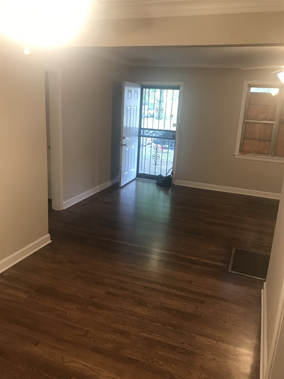 1104 Waring Road Memphis, TN 38122 - Photo 3 of 10