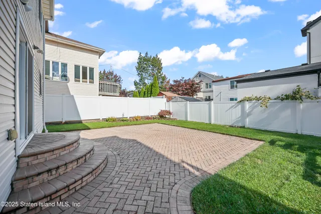$1,089,000 | 667 Yetman Avenue | Tottenville