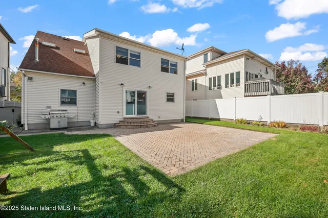 $1,089,000 | 667 Yetman Avenue | Tottenville
