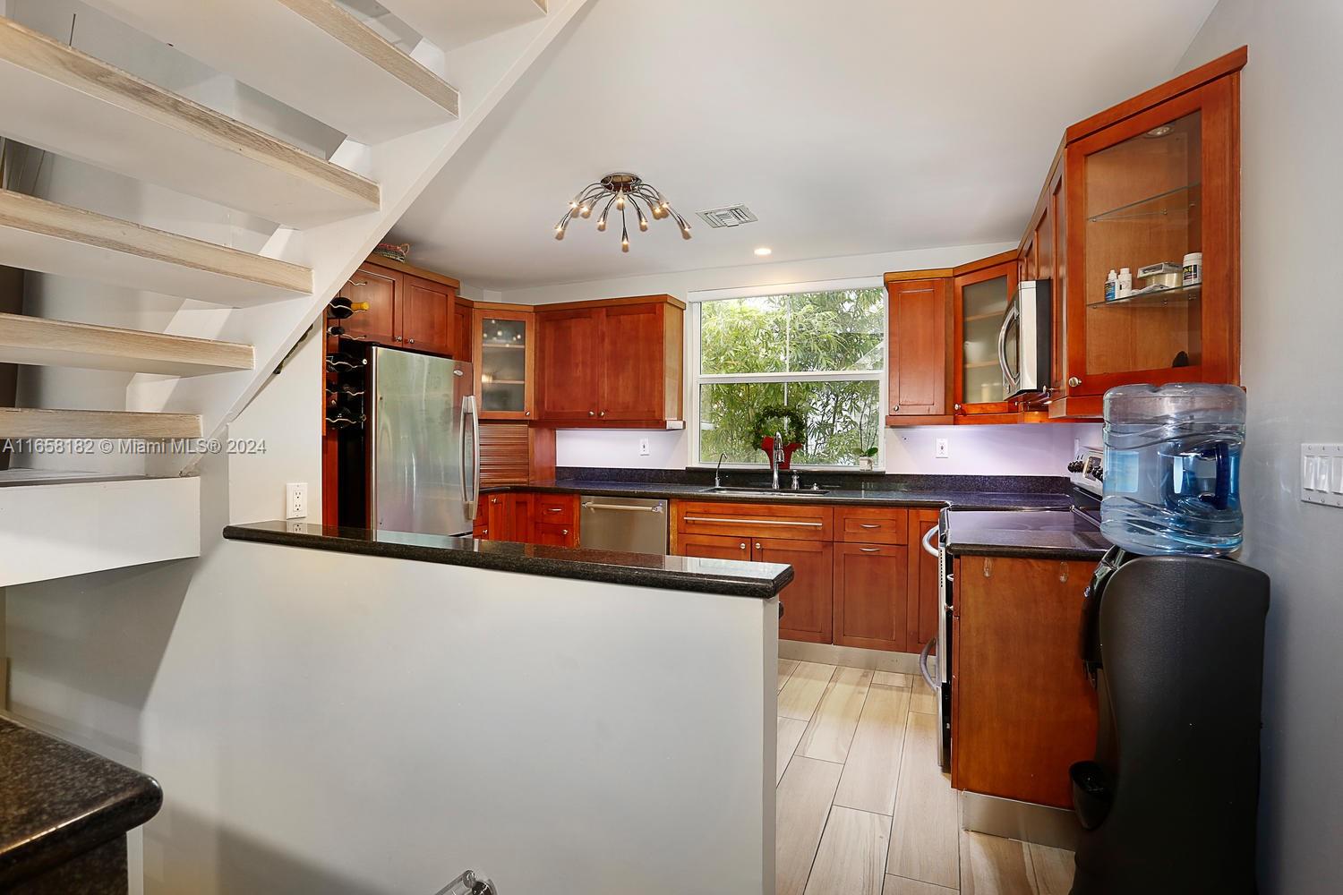 325 Meridian Avenue, Unit 8 Miami Beach, FL 33139 - Photo 8 of 17