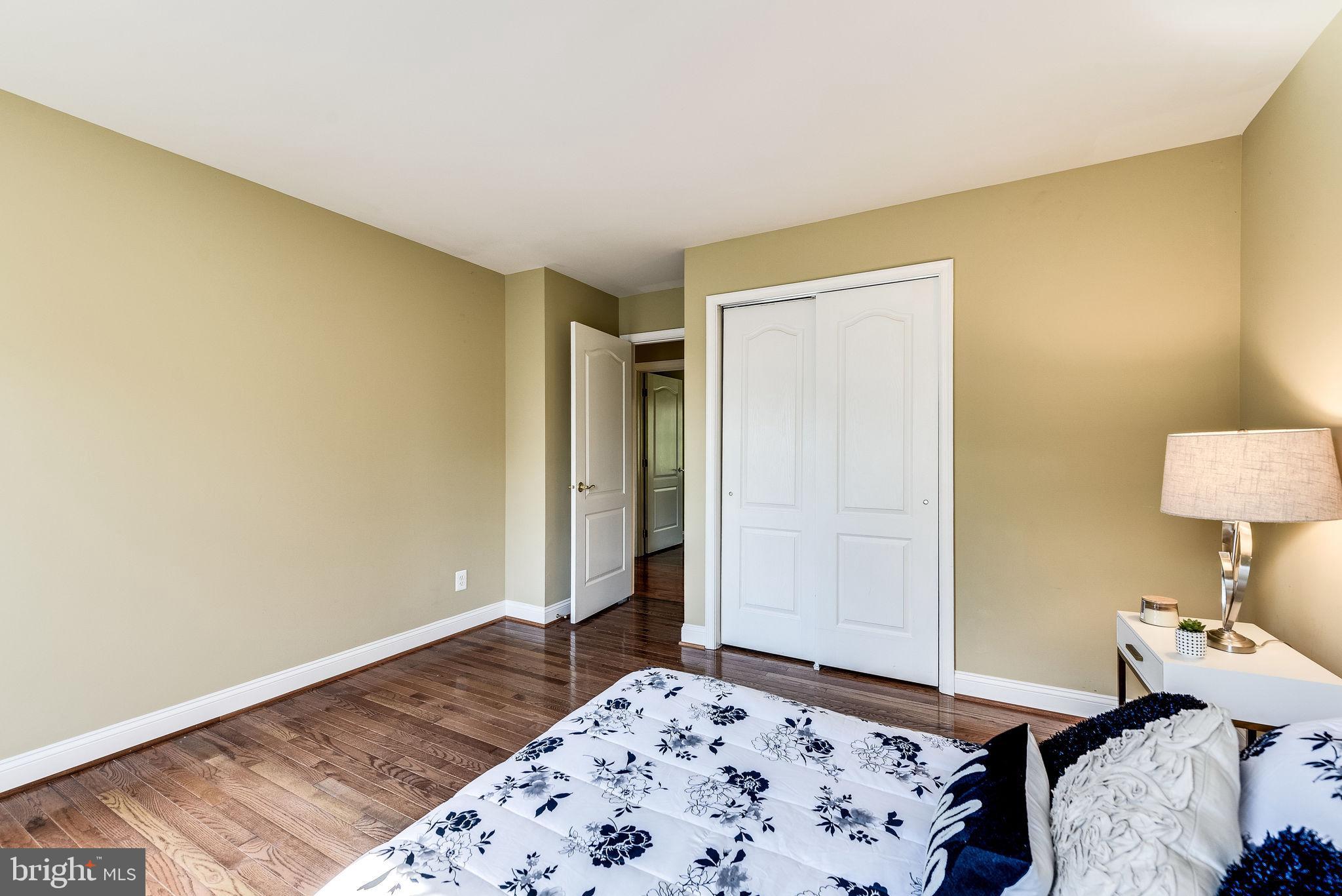 1701 Raleigh Hill Road Vienna, VA 22182 - Photo 44 of 61 a bedroom with a bed and a lamp