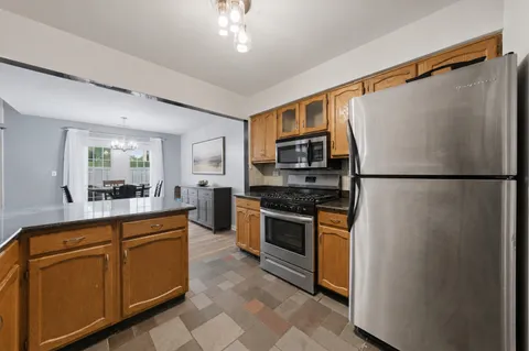 $335,000 | 125 South Atherton Court, Bloomingdale, IL 60108
