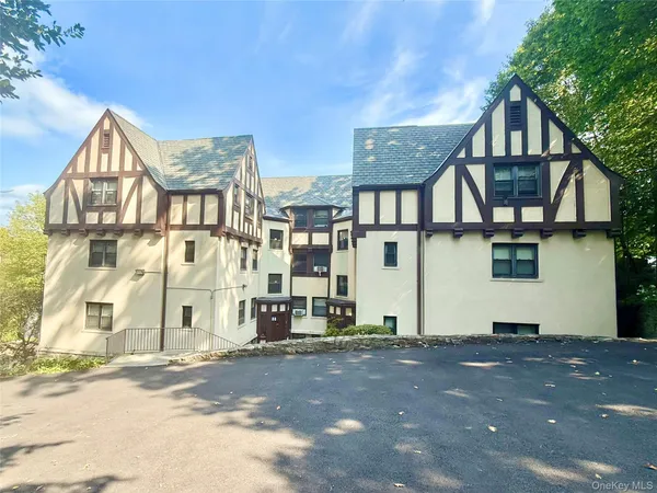 $4,000 | 64 Kensington Road, Unit 2C, Bronxville, NY 10708