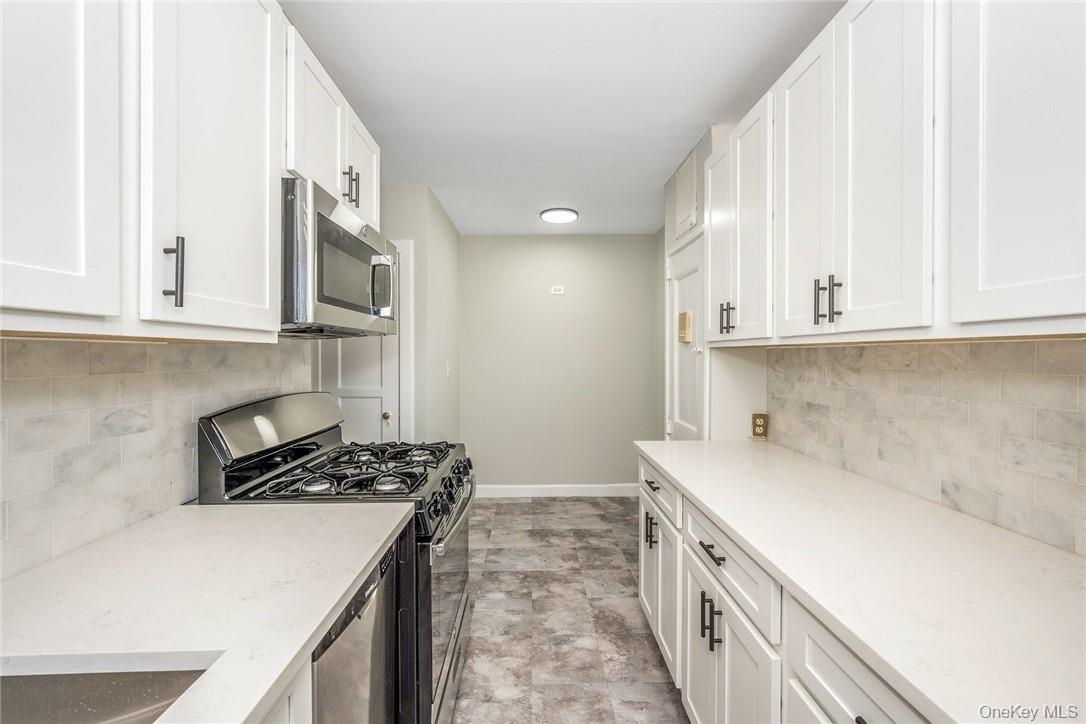64 Kensington Road, Unit 2C Bronxville, NY 10708 - Photo 5 of 20 Eat In Kitchen