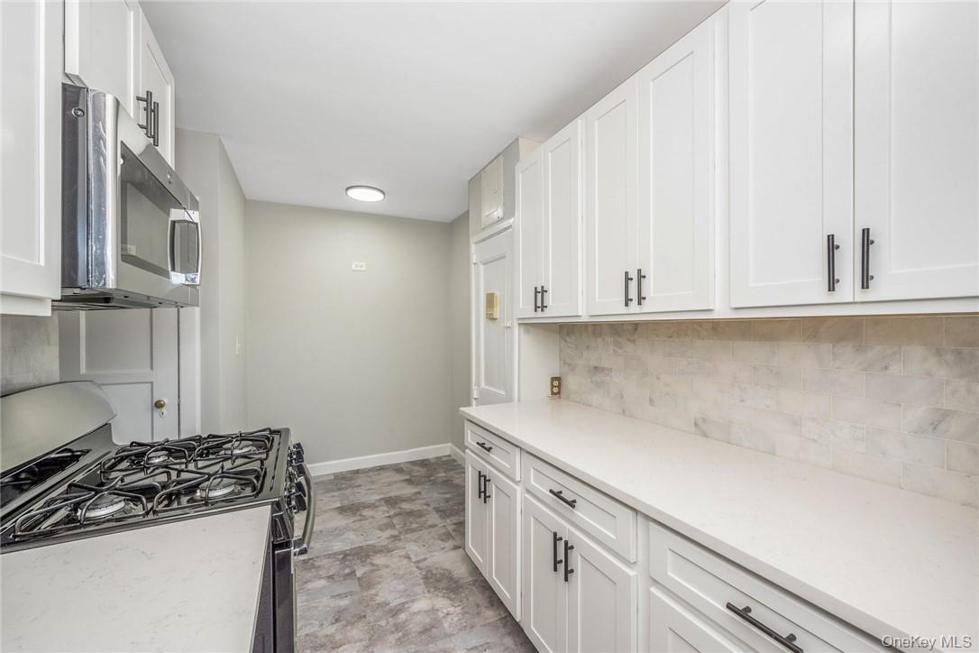 64 Kensington Road, Unit 2C Bronxville, NY 10708 - Photo 7 of 20 Eat In Kitchen