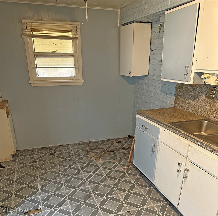1660 Burgess Road Cleveland, OH 44112 - Photo 5 of 9 Gallery Image 5