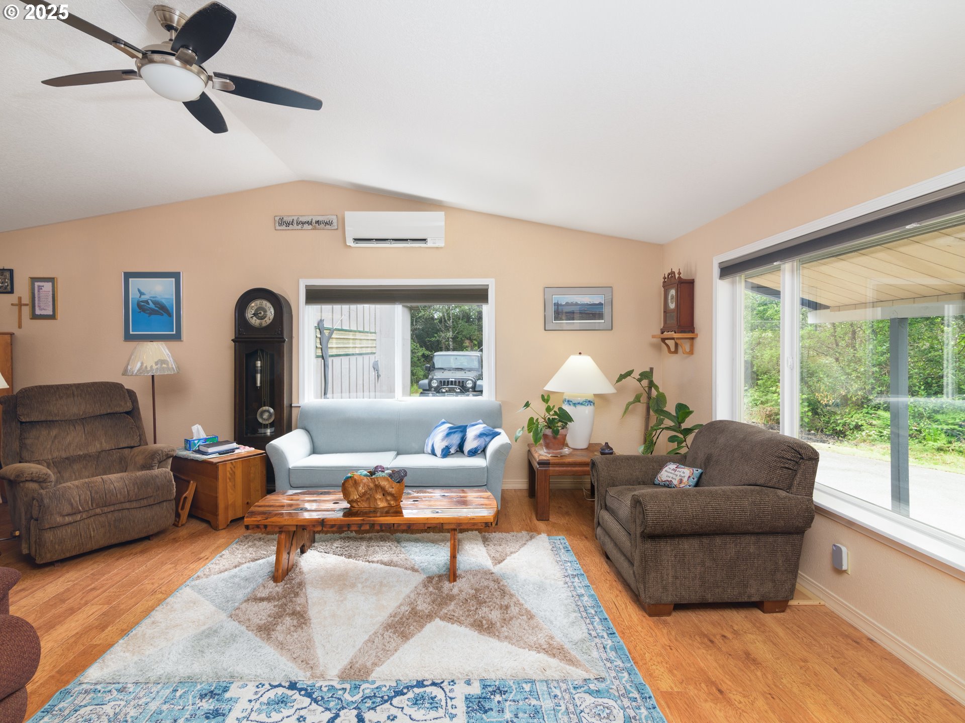 69215 Wildwood Road North Bend, OR 97459 - Photo 29 of 48 Living Room