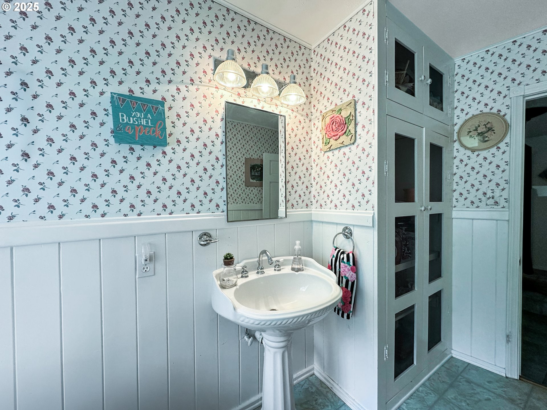 69215 Wildwood Road North Bend, OR 97459 - Photo 42 of 48 Bedroom