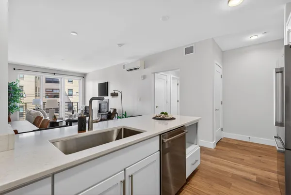 $935,000 | 387 Commercial Street, Unit 535, Portland, ME 04101