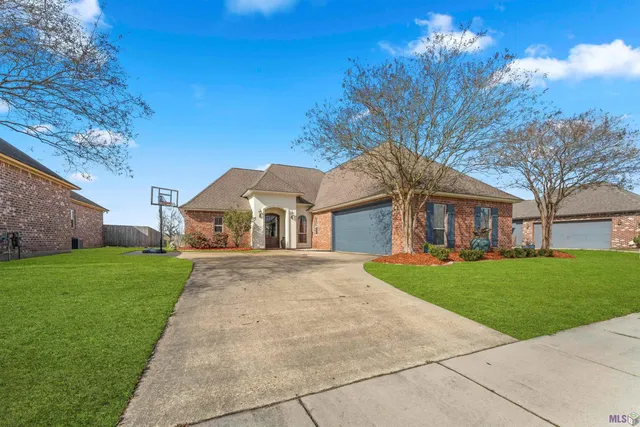 $264,900 | 6569 Lakeridge Drive, Zachary, LA 70791