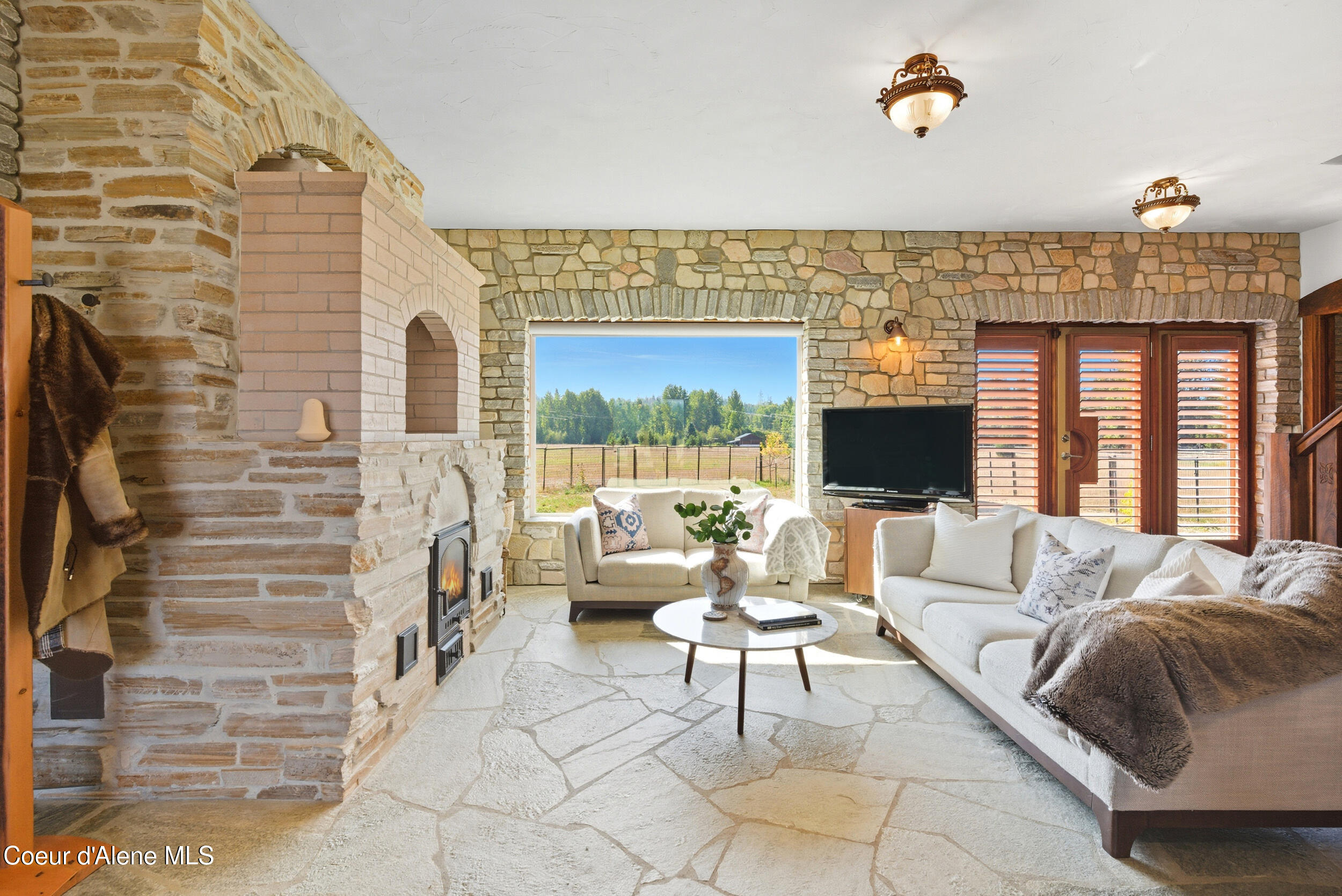76 Caseys Lane Sandpoint, ID 83864 - Photo 12 of 67 living room