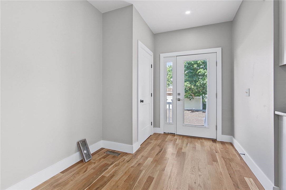4 Rounds Avenue East Providence, RI 02915 - Photo 6 of 32 Gallery Image 6