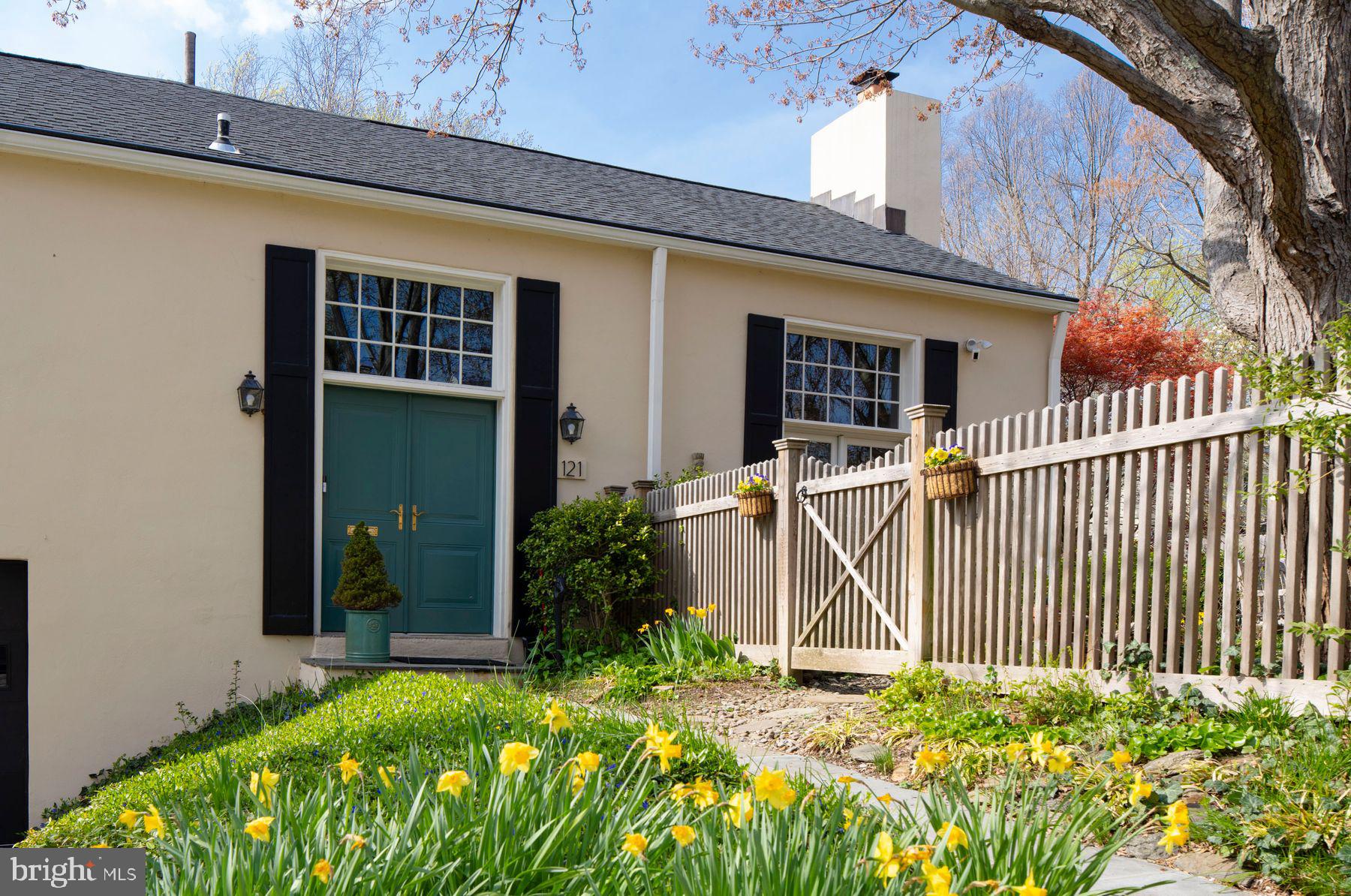 121 Hilltop Road Philadelphia, PA 19118 - Photo 2 of 21 Gallery Image 2