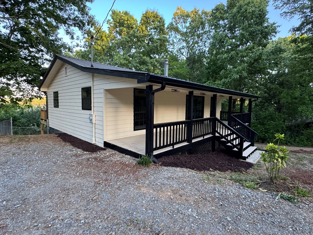 678 Lakeview Circle Morganton, GA 30560 - Photo 2 of 18