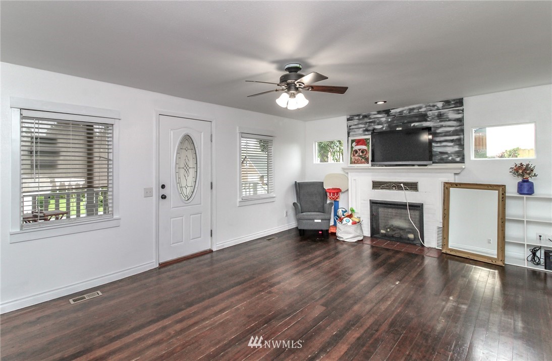 881 Retsil Road East Port Orchard, WA 98366 - Photo 4 of 24 Gallery Image 4
