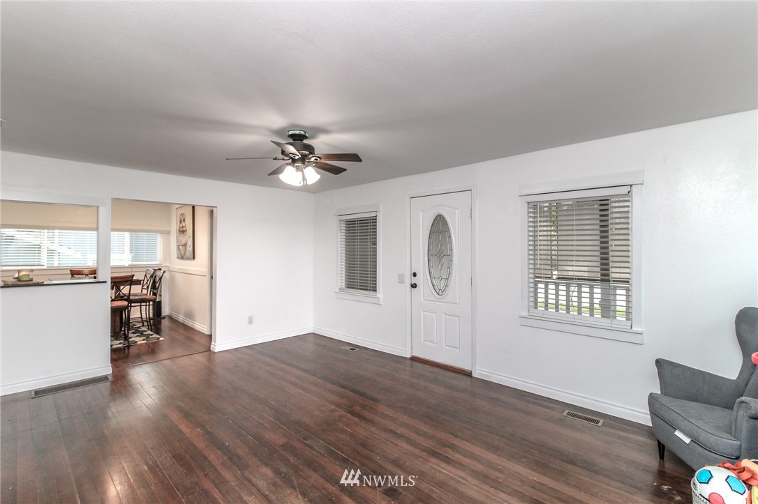 881 Retsil Road East Port Orchard, WA 98366 - Photo 5 of 24 Gallery Image 5