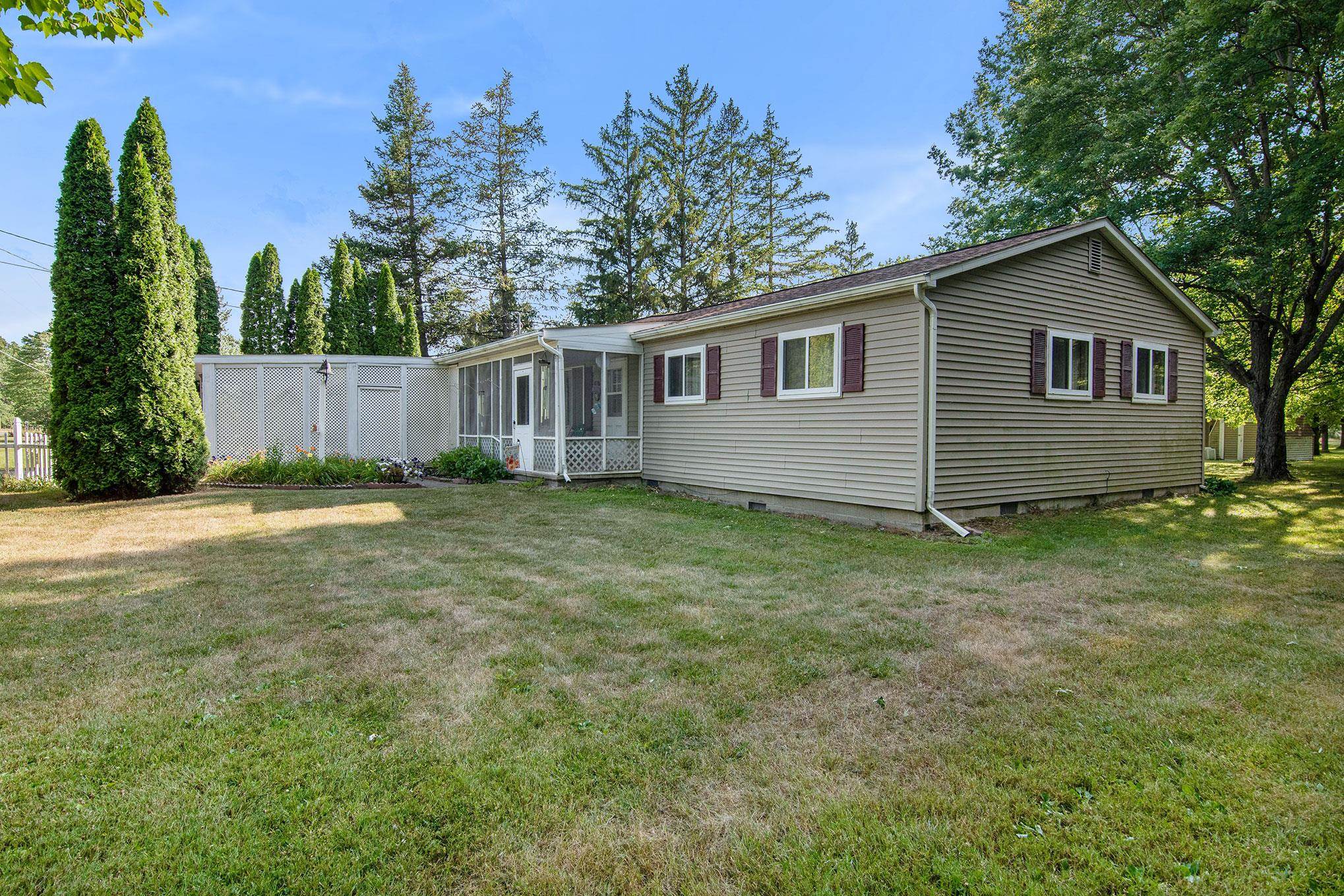 9870 Marshall Road Birch Run, MI 48415 - Photo 5 of 26