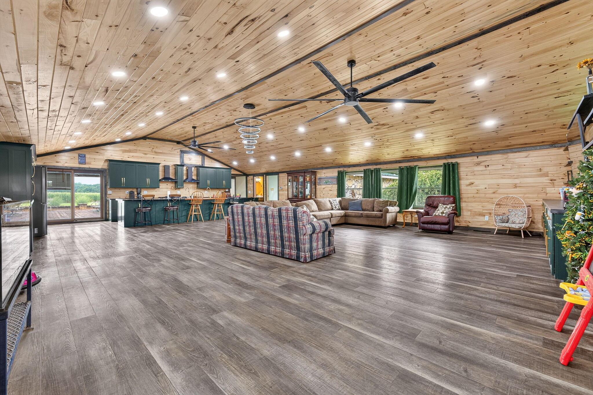 10418 Larue (Interior)-1