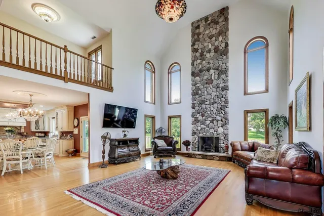 $1,395,000 | 45 Willow Bay Drive, South Barrington, IL 60010