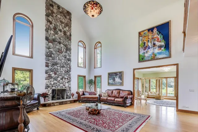 $1,395,000 | 45 Willow Bay Drive, South Barrington, IL 60010