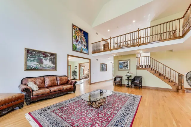 $1,395,000 | 45 Willow Bay Drive, South Barrington, IL 60010