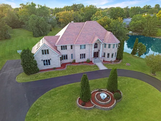 $1,395,000 | 45 Willow Bay Drive, South Barrington, IL 60010