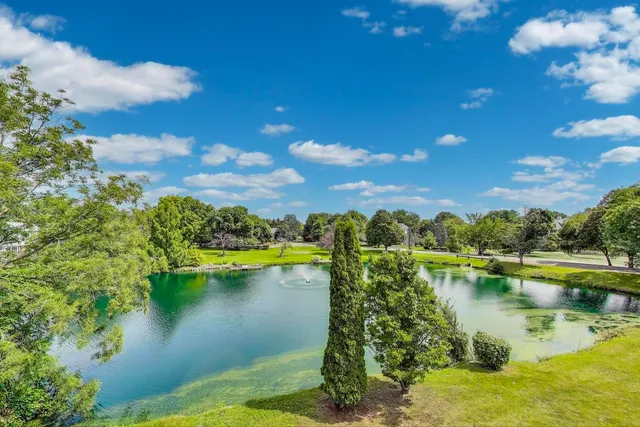 $1,395,000 | 45 Willow Bay Drive, South Barrington, IL 60010
